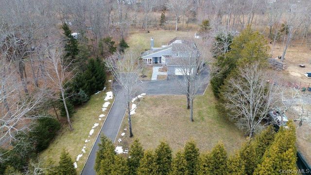 4 Monte Lane, Center Moriches, NY 11934