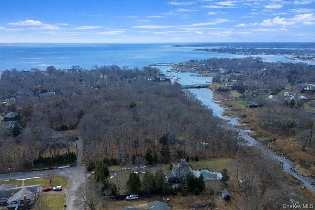 4 Monte Lane, Center Moriches, NY 11934