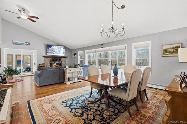 4 Monte Lane, Center Moriches, NY 11934