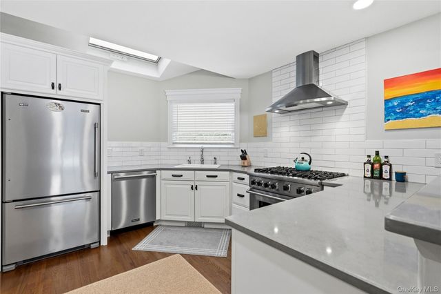 4 Monte Lane, Center Moriches, NY 11934