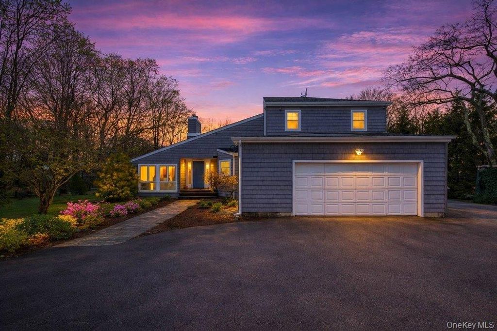 4 Monte Lane, Center Moriches, NY 11934