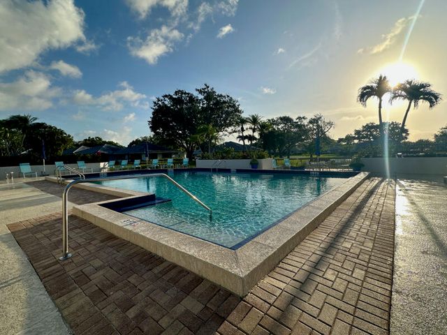 539 Club Drive, Palm Beach Gardens, FL 33418