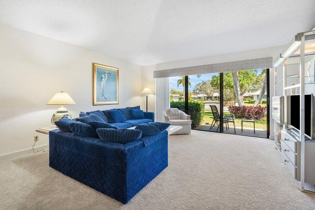 539 Club Drive, Palm Beach Gardens, FL 33418