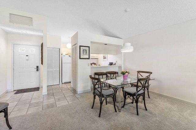 539 Club Drive, Palm Beach Gardens, FL 33418