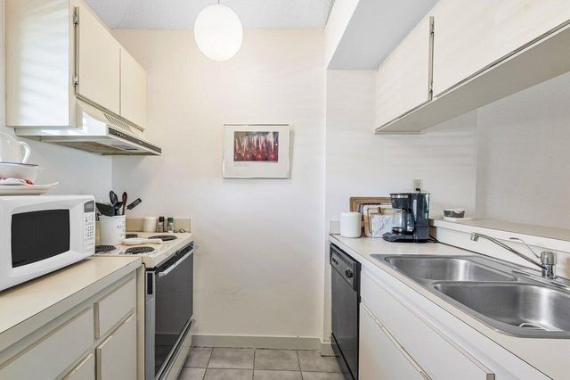 539 Club Drive, Palm Beach Gardens, FL 33418