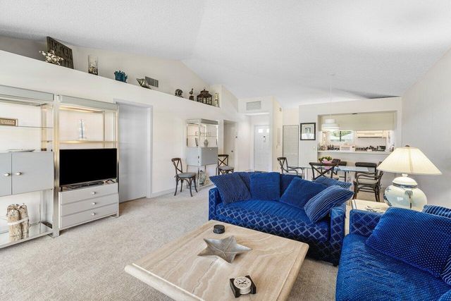 539 Club Drive, Palm Beach Gardens, FL 33418