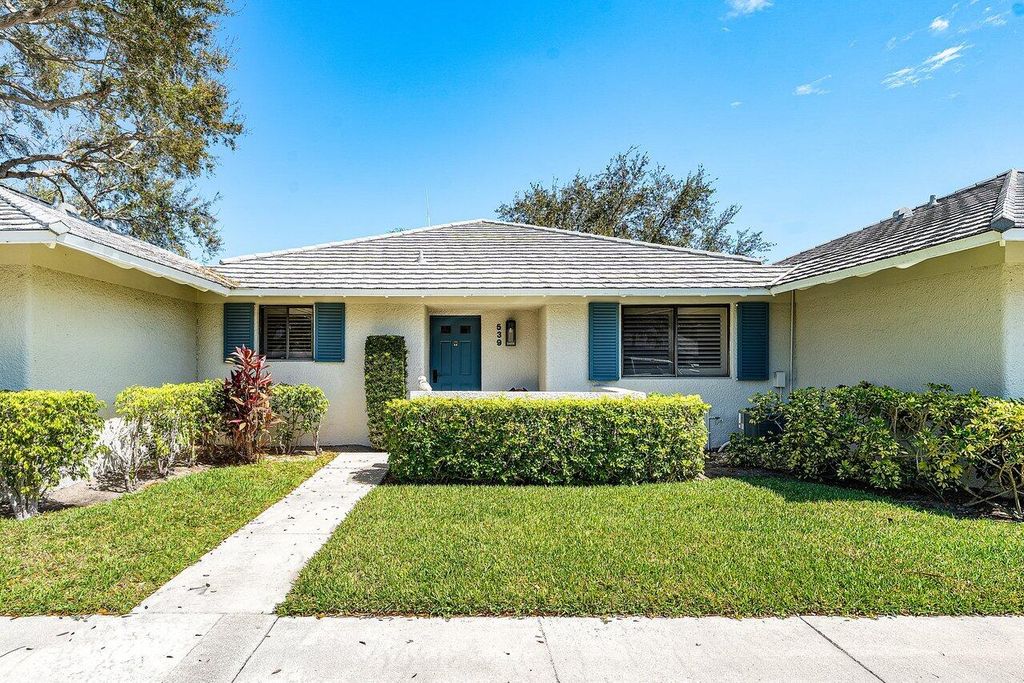 539 Club Drive, Palm Beach Gardens, FL 33418