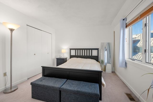 9-17 Baldwin St 15C, Newton, MA 02458