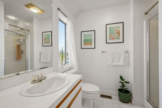 9-17 Baldwin St 15C, Newton, MA 02458