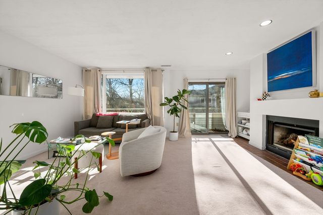 9-17 Baldwin St 15C, Newton, MA 02458