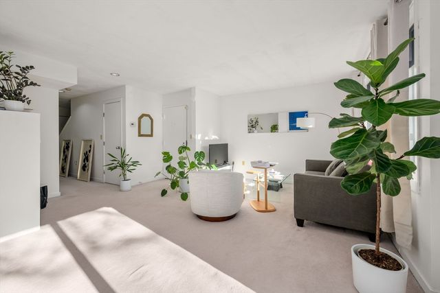 9-17 Baldwin St 15C, Newton, MA 02458