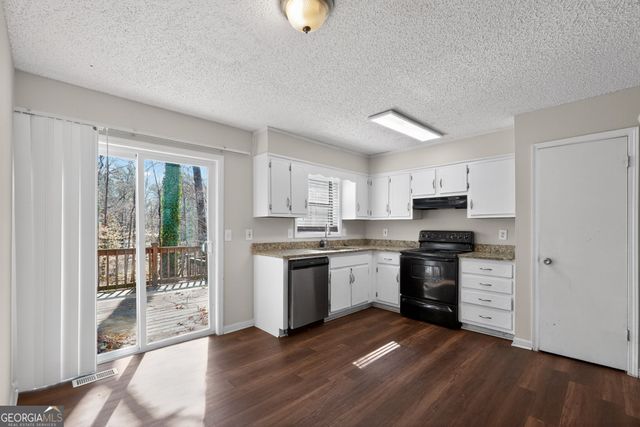 879 Lost Creek Circle, Stone Mountain, GA 30088