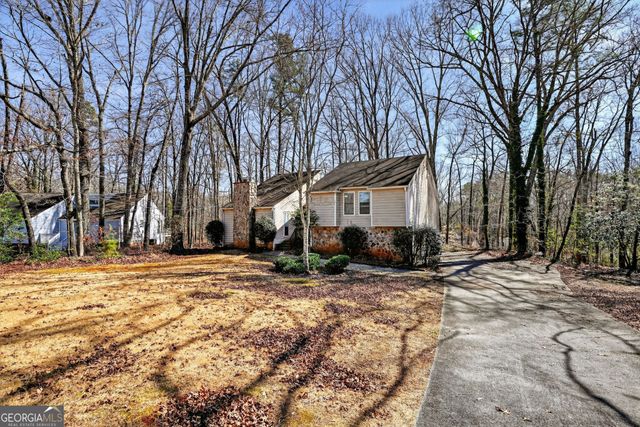 879 Lost Creek Circle, Stone Mountain, GA 30088