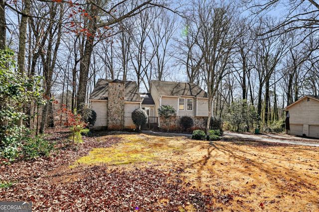 879 Lost Creek Circle, Stone Mountain, GA 30088