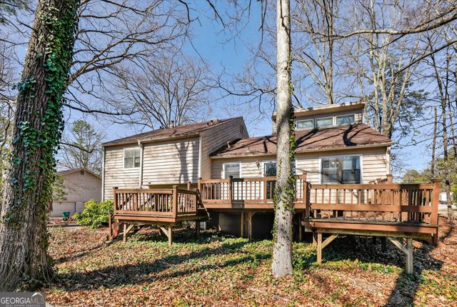 879 Lost Creek Circle, Stone Mountain, GA 30088