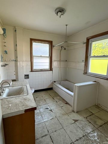 215 W 7th Street, Marion, IN 46952