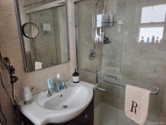 1550 Waters Edge Drive, Bayside, NY 11360