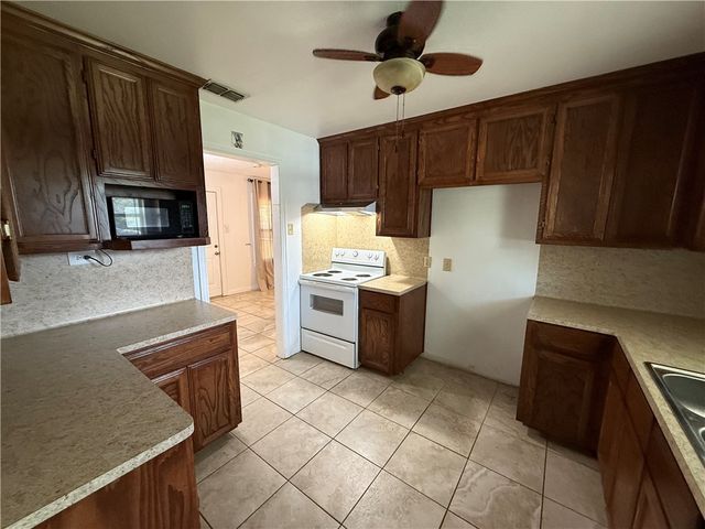 1310 E Fordyce Ave, Kingsville, TX 78363