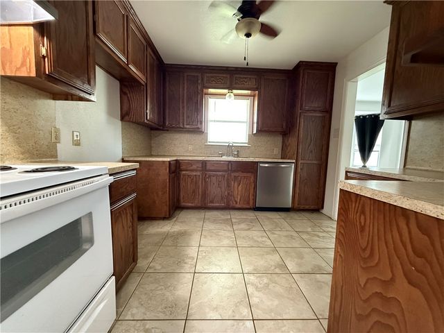 1310 E Fordyce Ave, Kingsville, TX 78363