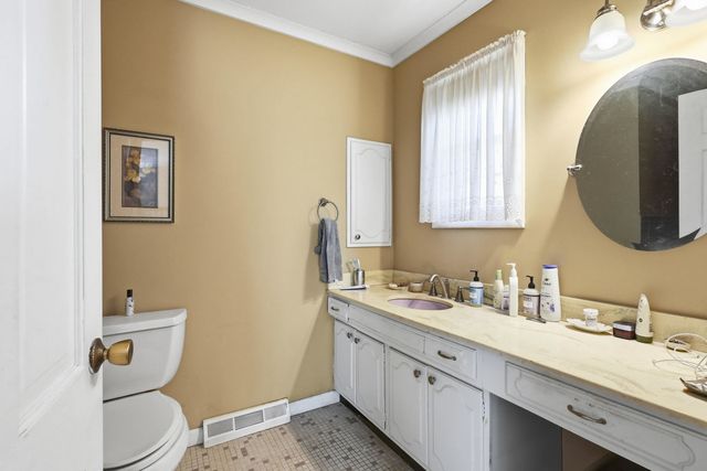 2830 28th Street, Rock Island, IL 61201