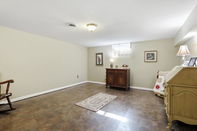 2830 28th Street, Rock Island, IL 61201