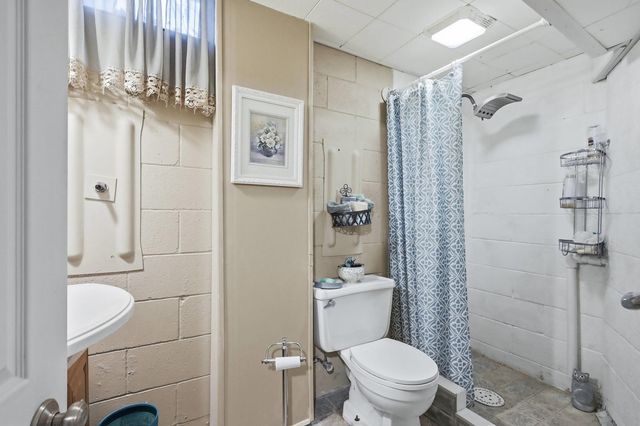 2830 28th Street, Rock Island, IL 61201