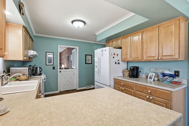 2830 28th Street, Rock Island, IL 61201