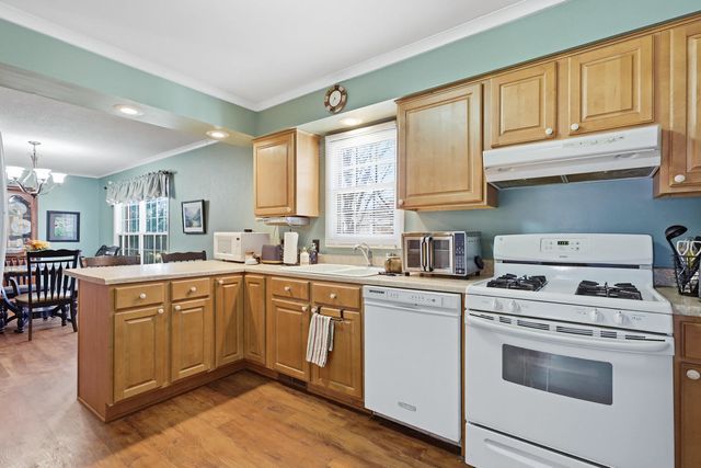 2830 28th Street, Rock Island, IL 61201