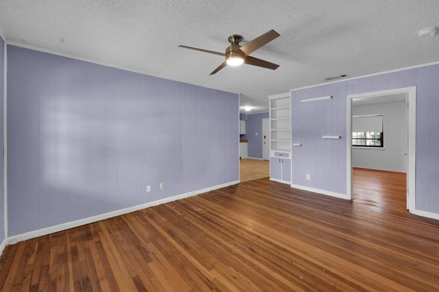 2213 Meadow Lark, Irving, TX 75060
