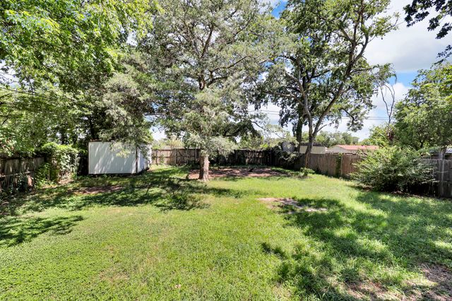 2213 Meadow Lark, Irving, TX 75060