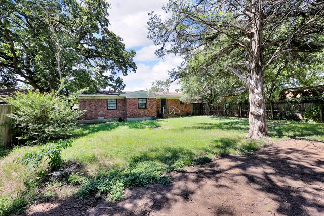 2213 Meadow Lark, Irving, TX 75060