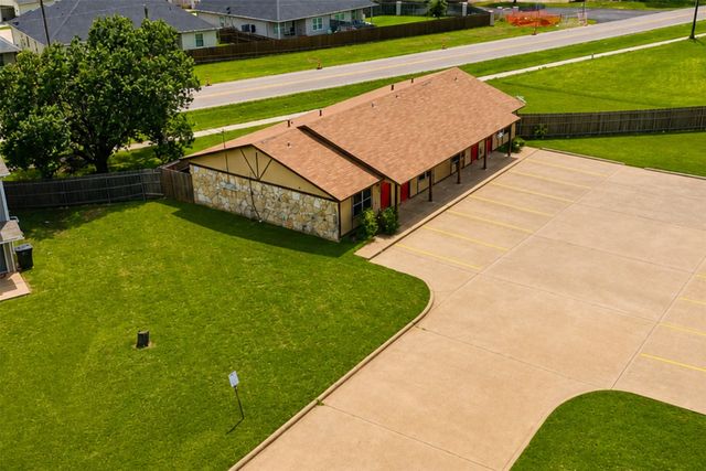 1411 Courtney Place, Cleburne, TX 76033