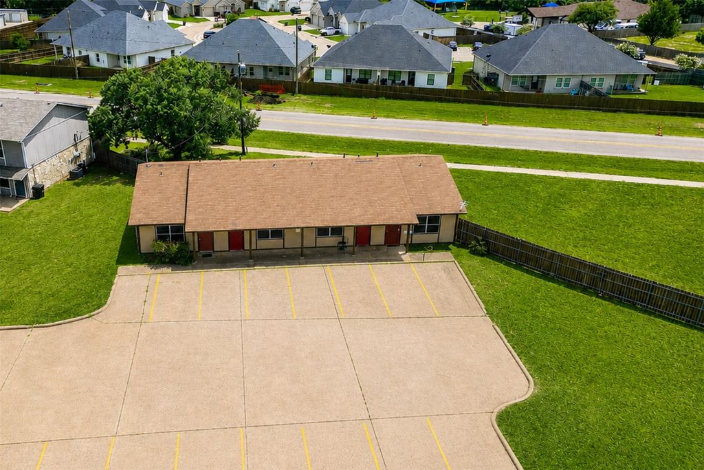 1411 Courtney Place, Cleburne, TX 76033