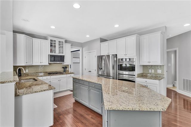 143 Sweetwater Dr, Sewickley Hills Boro, PA 15143