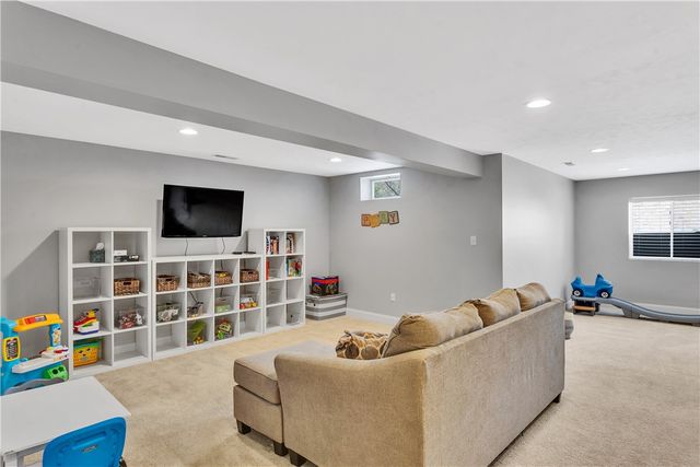 143 Sweetwater Dr, Sewickley Hills Boro, PA 15143