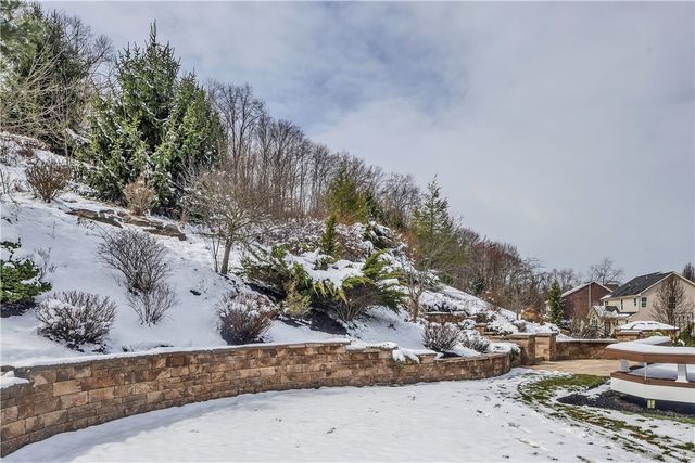 143 Sweetwater Dr, Sewickley Hills Boro, PA 15143