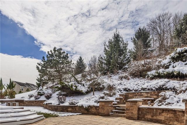 143 Sweetwater Dr, Sewickley Hills Boro, PA 15143