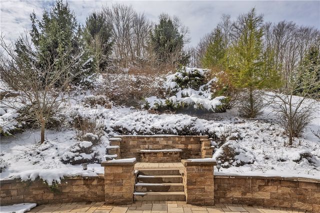 143 Sweetwater Dr, Sewickley Hills Boro, PA 15143