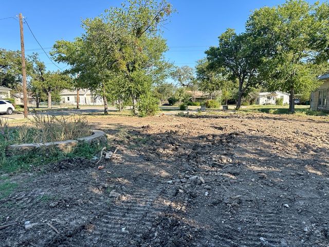 315 W Cedar St, Coleman, TX 76834