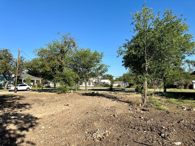 315 W Cedar St, Coleman, TX 76834