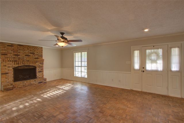 325 Loma Linda, Wake Village, TX 75501