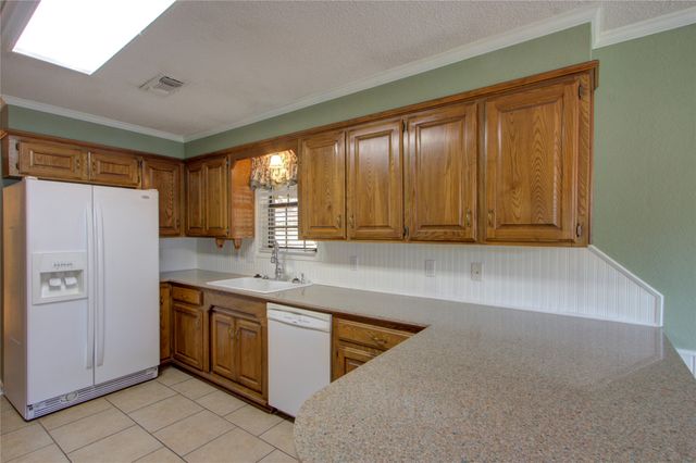 325 Loma Linda, Wake Village, TX 75501