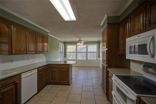 325 Loma Linda, Wake Village, TX 75501