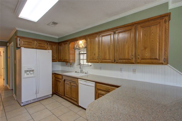 325 Loma Linda, Wake Village, TX 75501