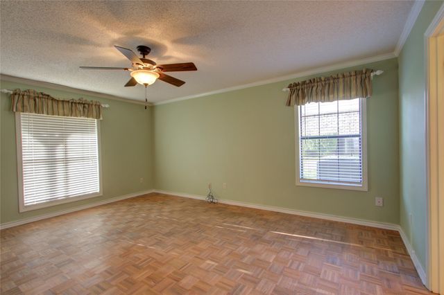 325 Loma Linda, Wake Village, TX 75501