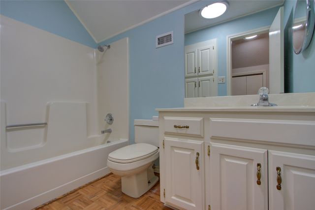 325 Loma Linda, Wake Village, TX 75501