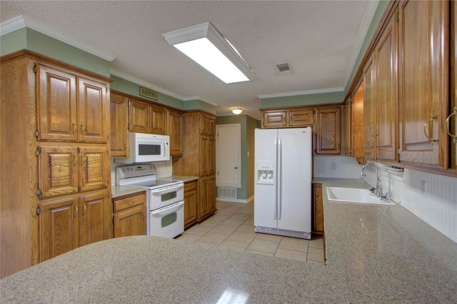 325 Loma Linda, Wake Village, TX 75501