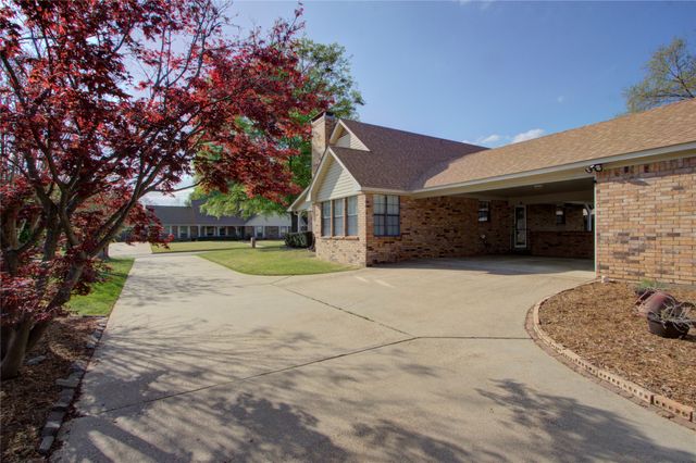 325 Loma Linda, Wake Village, TX 75501