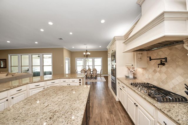 460 High Meadows Road, Bellville, TX 77418