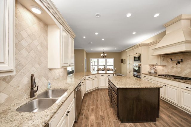 460 High Meadows Road, Bellville, TX 77418